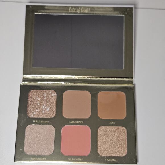 New True & Luscious Lucky Glow Palette Face Palette Highlighter, Blush & Bronzer - Picture 2 of 3